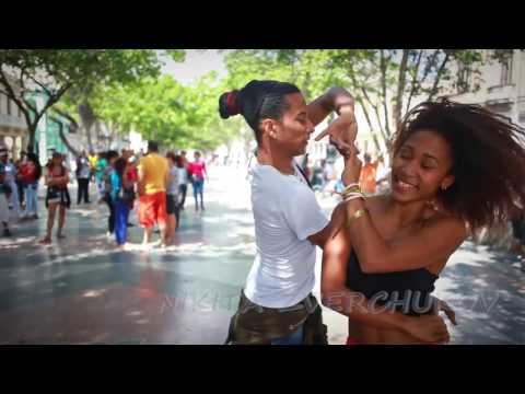 Salsa pura cubana en Paseo del Prado de La Habana. #SalsaCubana