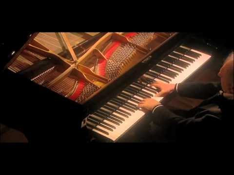 Barenboim on Beethoven &quot;Pathetique&quot; 2nd movement